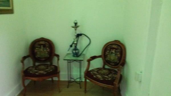 King and queen smokeing section in vip green room.