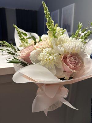 pink flowers arrangement