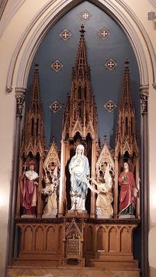 Side altar and shrine, to the Sacred Heart of Mary, right of the main altar.