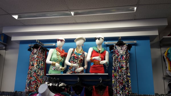 Mannequins chillin hard with the gangsta lean