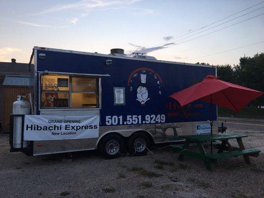 Little mobile restaurant - looks good!