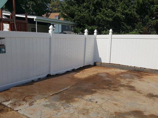 Vyil fence installation