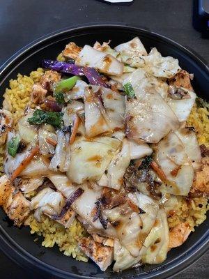 Calypso bowl with chicken and fried rice