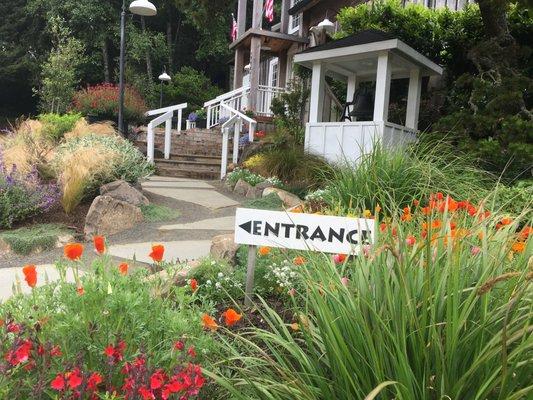 Hawk Creek Gallery entrance