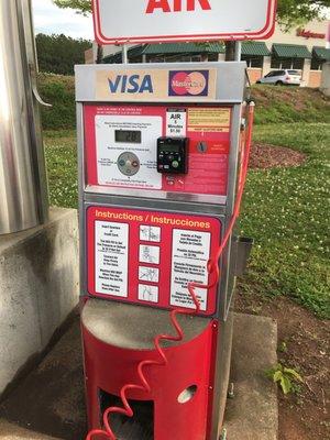 This location has an air machine that accepts cards, which is awesome!