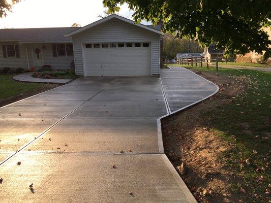 Driveway with side drive