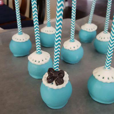 These cake pops were also created under the Alice in Wonderland theme.