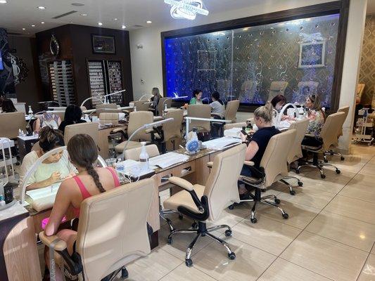 Love the bubble wall that separates manicures from pedicures.  Feels extra relaxing with the sound and site barrier.