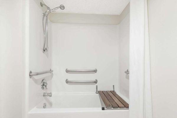 Guest room bath