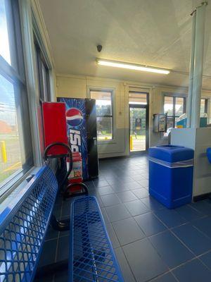 Vending machines, cash exchange