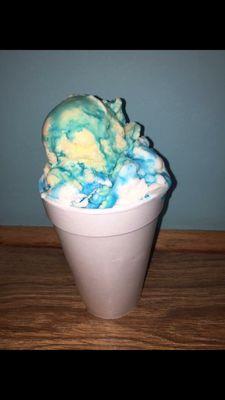 Coconada: coconut ice cream with our coconut syrup!