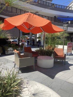 Outdoor patio juice bar and coffee amenities