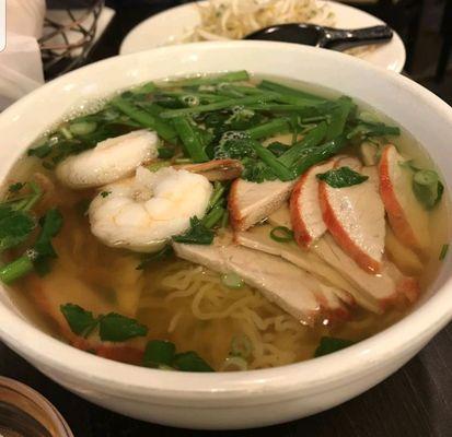 Pork and shrimp egg noodles soup