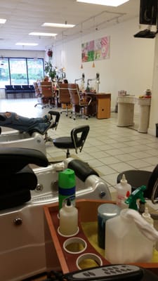 Very spacious in here. Not small like a lot of other places. 6 pedicure stations.