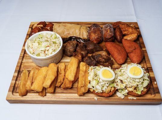 Tablita de antojitos (Salvadoran appetizer sampler)