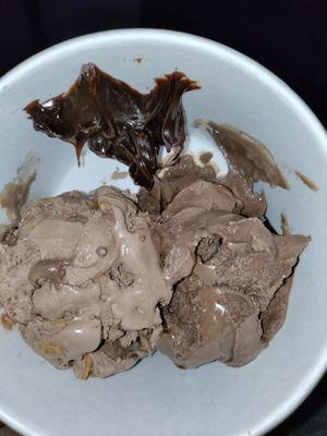 2 scoops and "hot" fudge. These are NOT the 4 oz scoops I paid for, and 2 tsp of solid fudge is NOT what I paid for either.