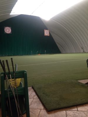 Indoor driving range