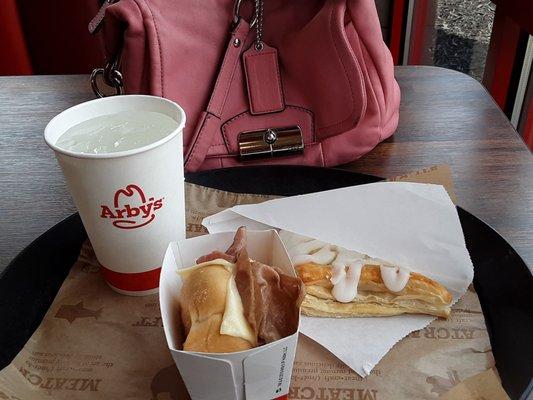 Simple, quick lunch; roast beef slider, Cherry turnover, ice water.