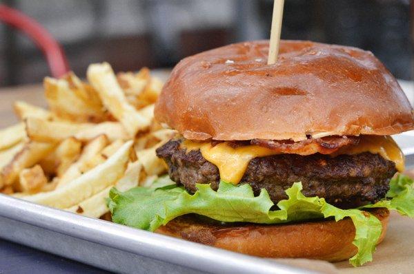 Cheeseburger with Fries