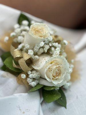 Prom wristlet corsage