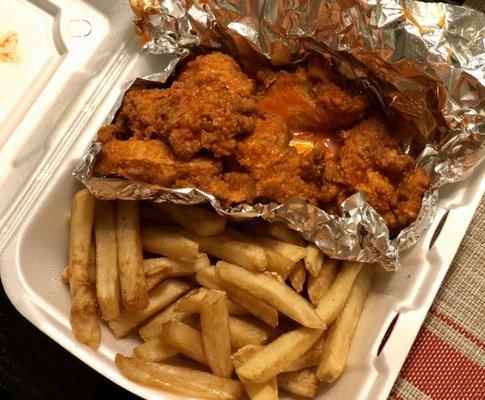 Buffalo Wings w/ fries