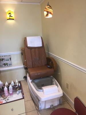 A pedicure room with new relaxation chairs!