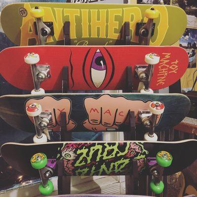 Complete skateboards