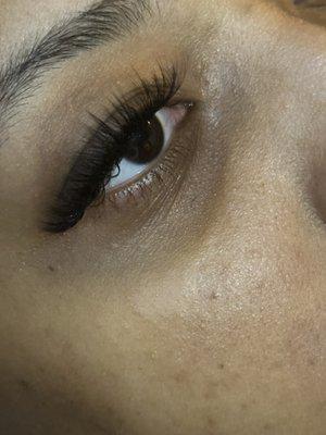 Hybrid wispy eyelash extensions