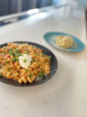 cavatappi & cacio e pepe