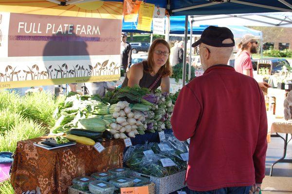 Laura with a customer at the Marquette Farmer's Market.