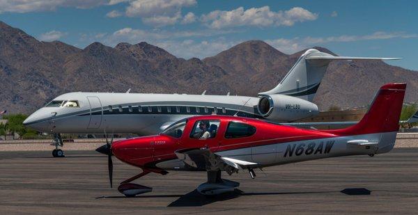 Train with Elite's high-time instructors  in Technically Advanced Cirrus aircraft