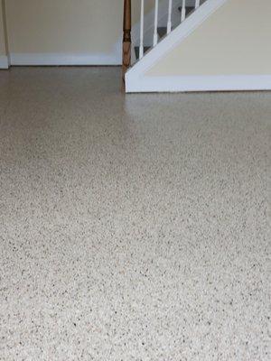 Shoreline epoxy flake floor