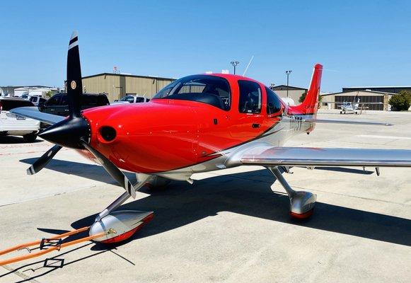 Brand new 2021 Cirrus SR-22 available for rental and instruction!