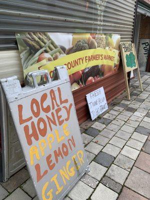 At Polk county farmers market we have raw local honey picking June plum/jobo, Papaya, Collard greens
We got lots of tropical fruit trees