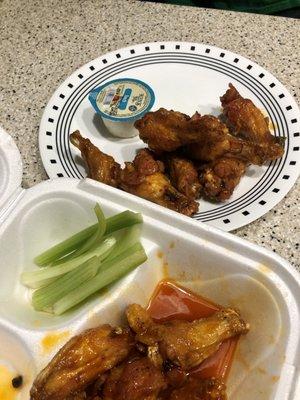 R'Jab wings with ranch dipping sauce