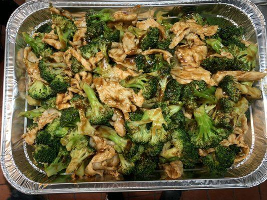 Pan of chicken and broccoli