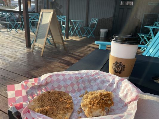 Cinnamon sugar bagel, latte, outdoor seating