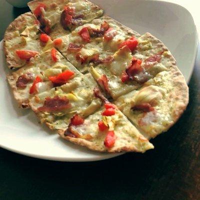 Flatbread pizza. Crispy crust and a garlic butter sauce. It was good but it may have been a little pricey at $8.