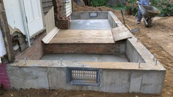 Extension with crawl space slab