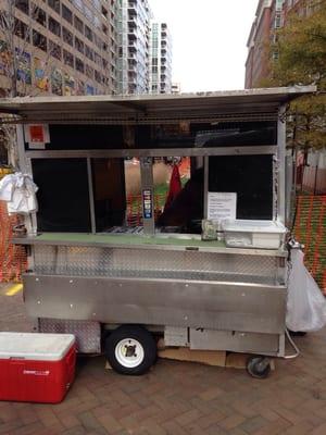 You have no idea how good the food is that comes out of this little unassuming cart. If you try it you will come back for more.