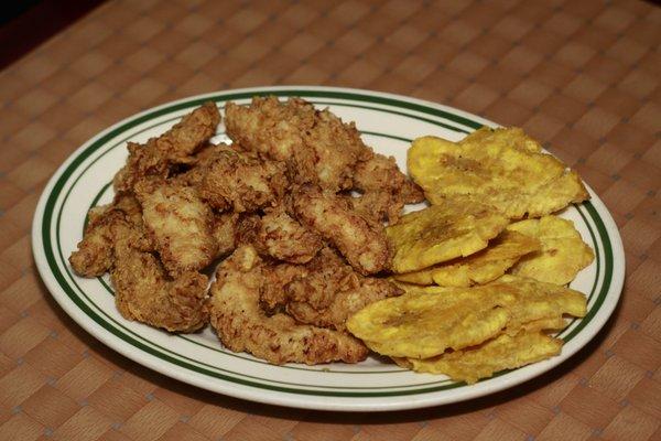 Boneless Fried Chicken W Fried Plantain / Chicharron De Pollo Frito Con Tostones