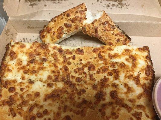 This is the cheesy bread that I ordered from Pizza Hut...dry as hell and it was cold when delivered to me..tasted horrible....burnt.