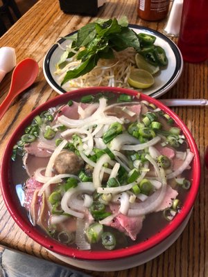 Pho dac biet (the one with everything on the menu)