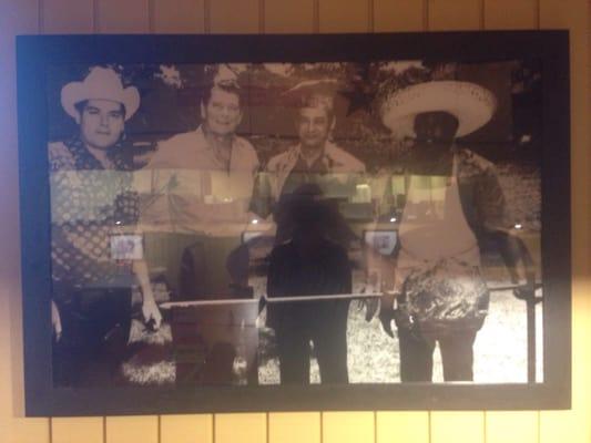 Even gunboat Ronnie seem to like dickeys barbecue