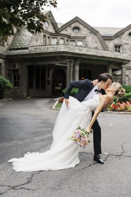 Wedding portraits outside of Tappan Hill Mansion