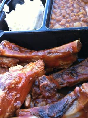 Rib platter w/baked beans and potato salad