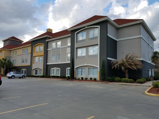 Work In Progress. LaQuinta Inn Hotel In Baton Rouge On O'Neal Ln In 2018. Another Fine Job By Top Noth Painting.