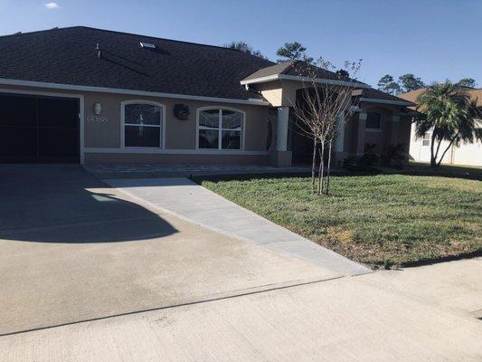 Power washed this pretty home , driveway and side walk.