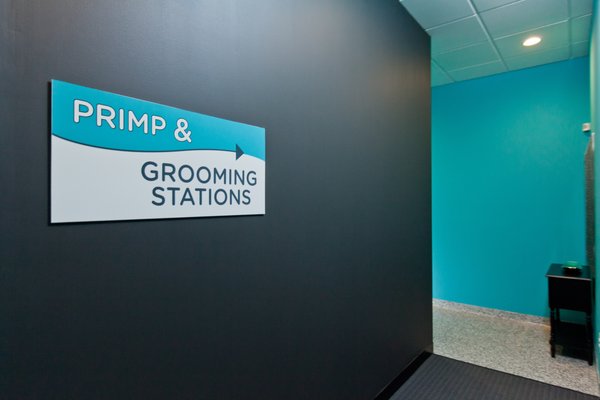 Primp & Grooming Stations