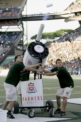 The Farmers Hawaii "Supa Bowzooka" is capable of launching 24 t-shirts in 5 seconds, and can reach up to 45 feet.